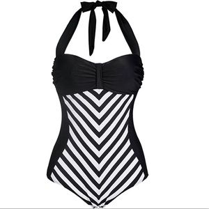 V design bathing suit 👙